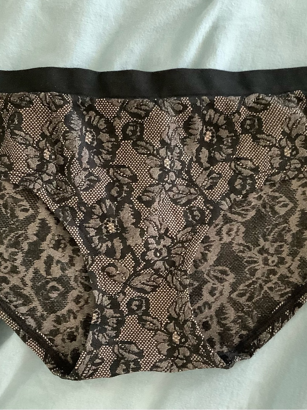 Victoria's Secret Black and Beige Lace ladies panties size M, new with tags